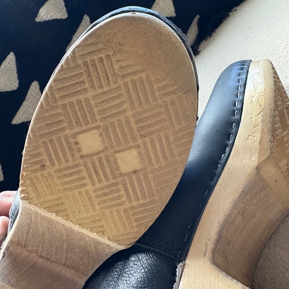 No. 6 5" Pull On Shearling Clog Boot on Mid Heel in Ink Aviator - Picture 9 of 12